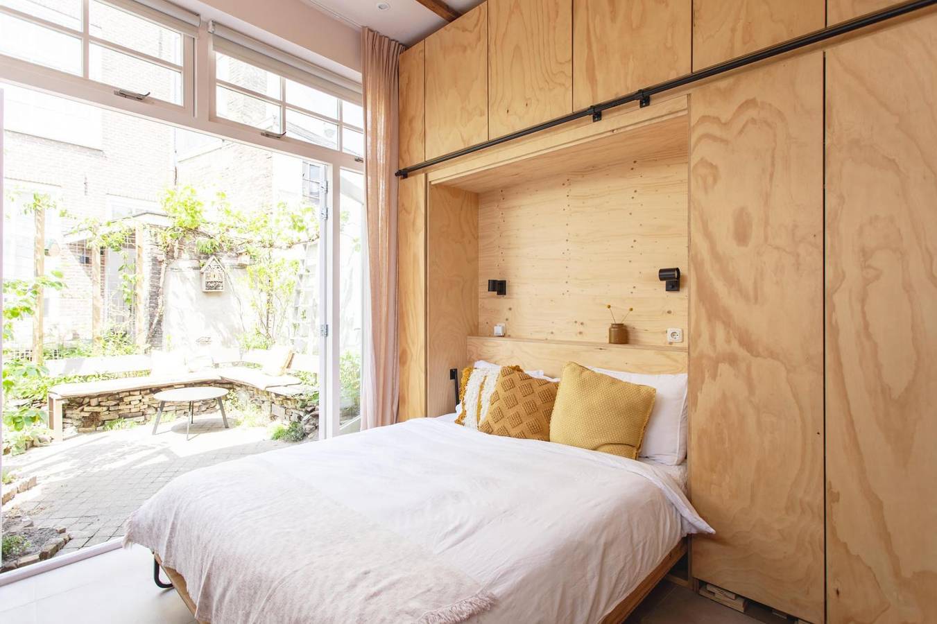 Lovely and charming guesthouse near city center in Dordrecht, Nationalpark De Biesbosch