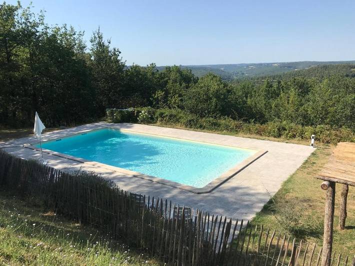 Location de vacances pour 8 personnes, avec vue ainsi que terrasse et piscine à Tursac - 3