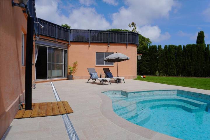Ferienwohnung für 4 Personen, mit Balkon und Terrasse sowie Garten und Pool in Mataró - 2