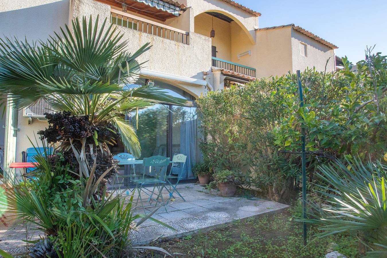 Appartement entier, Appartement 'Pramousiquer D23' avec vue sur les montagnes, piscine partagée et climatisation in Le Lavandou, Côte méditerranéenne (France)