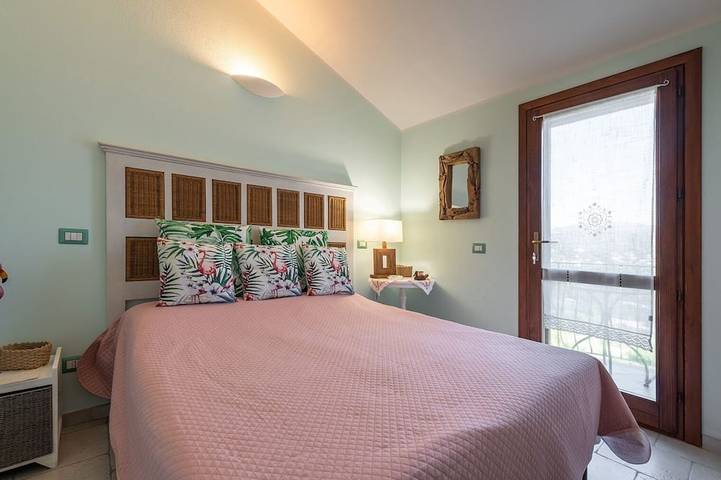 Eleganter Teil einer Panorama-Villa, nur einen Steinwurf vom Meer entfernt in Torre delle Stelle, Maracalagonis