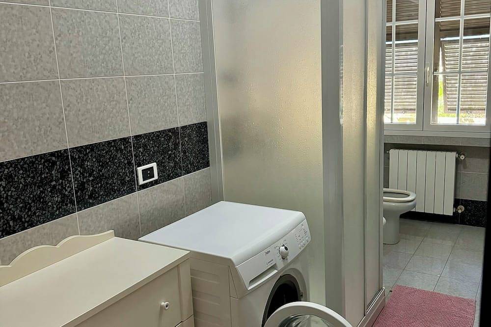 Ganze Wohnung, Großes Apartment mit Swimmingpool verfügbar, für 6 Pers, Garten, Parkplatz. in Pontedassio, Riviera di Ponente