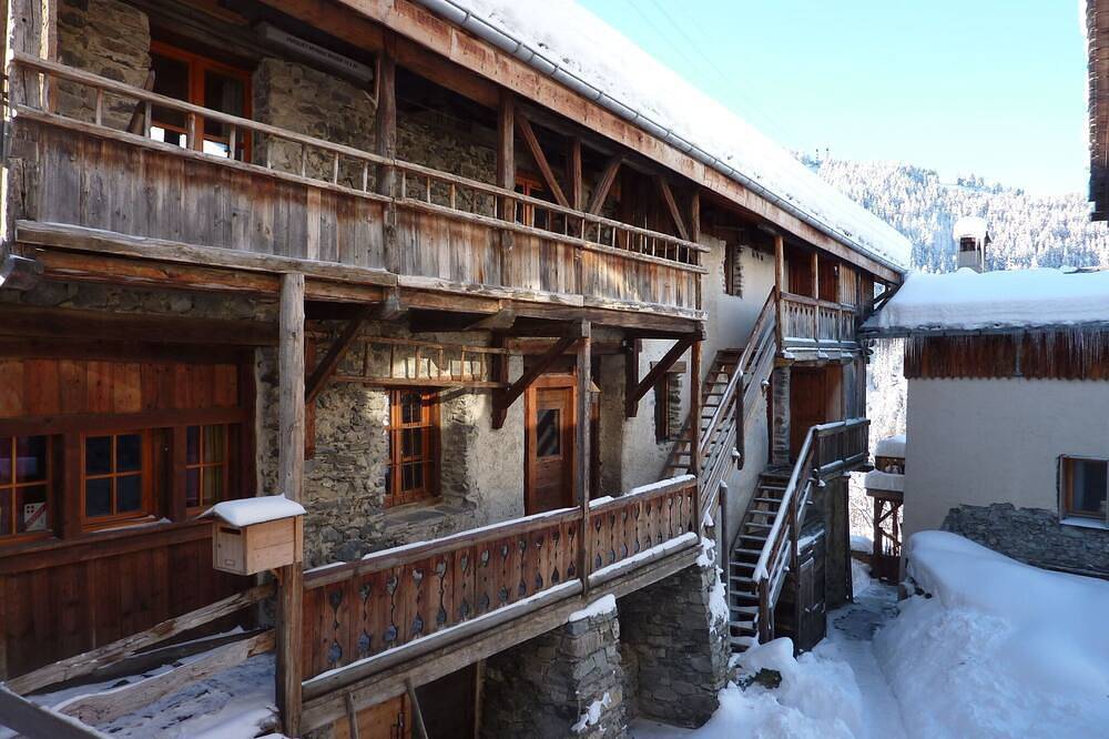 Precioso ático bajo el techo de una casa de campo a 200 metros de los ascensores. in Parque Nacional de Vanoise