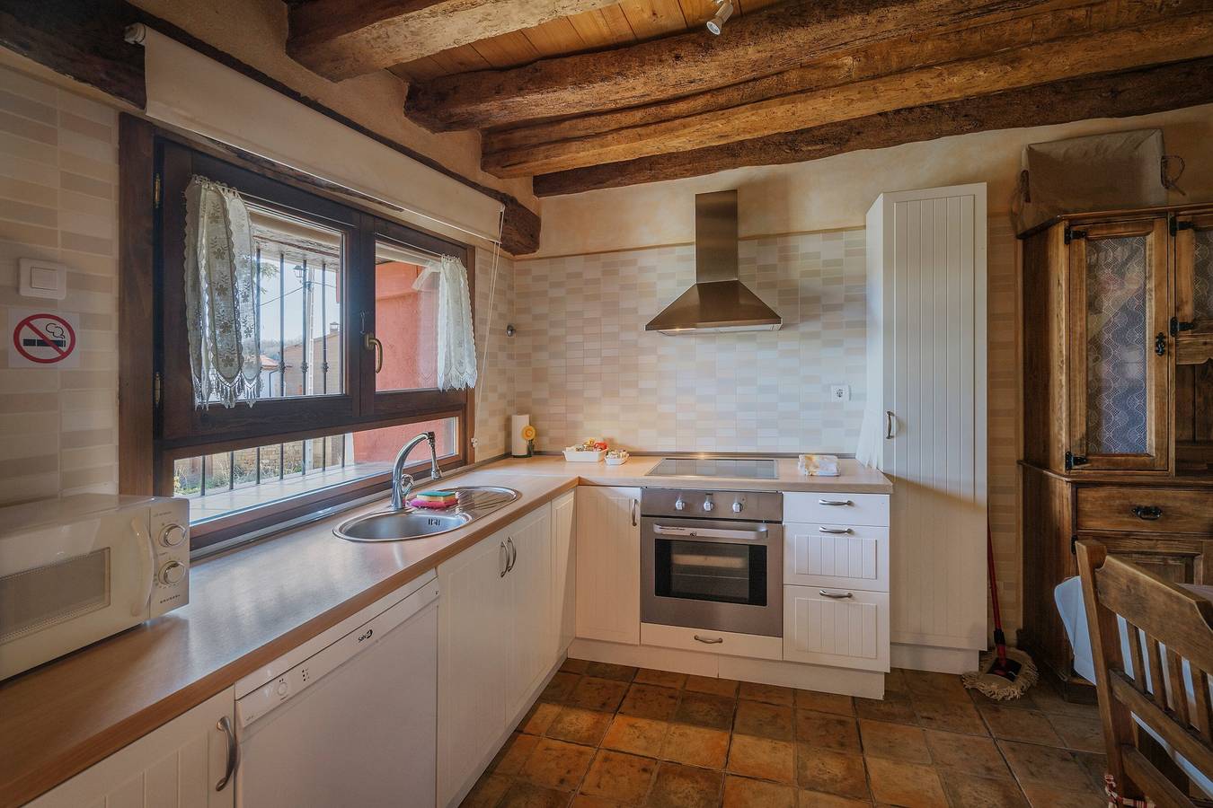 Maison de campagne "El Campanario" avec vue sur la montagne, terrasse privée et jardin privé in Guinicio, Miranda de Ebro