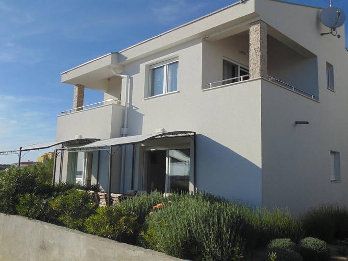 Ferienhaus für 9 Personen, mit Balkon und Garten - 1