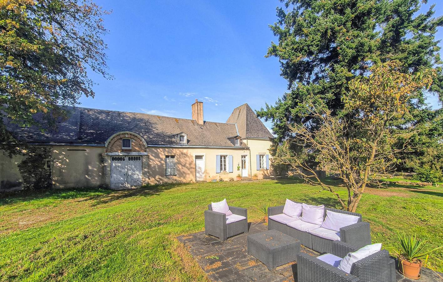 Modernes Apartment mit Pool und Parkplatz, 1,5 km von Parennes entfernt in Parennes, Sarthe