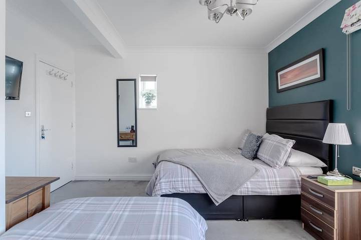 Familienzimmer mit eigenem Bad in Harrow, London