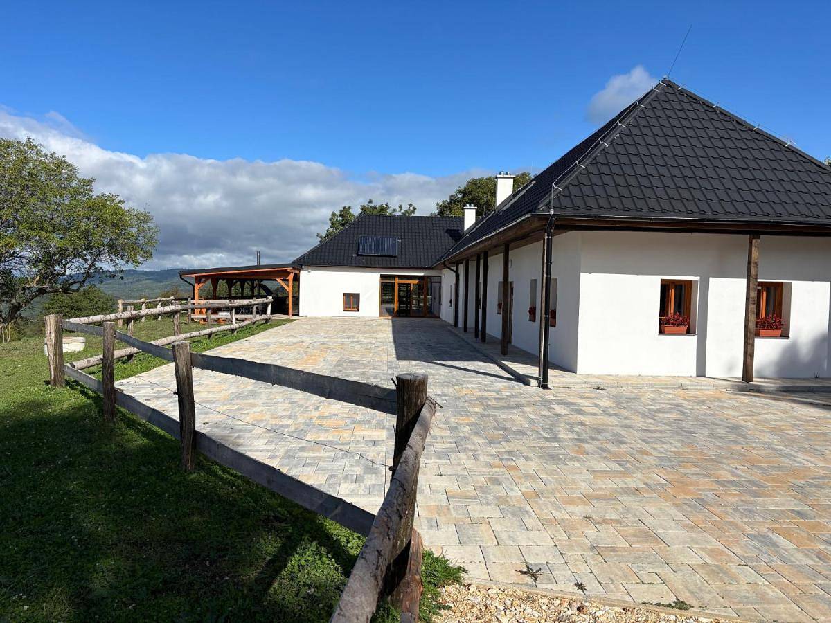 Six-Bedroom House in Środkowa Słowacja