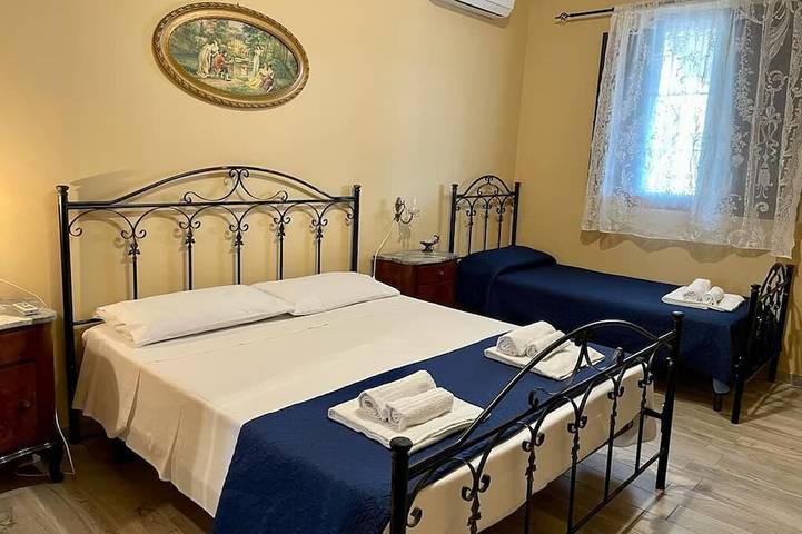 Strelitzia house with heated swimming pool from December 2024 and garden in Avola, Siracusa e dintorni