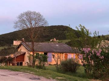 Gîte pour 2 personnes, avec vue ainsi que jardin et piscine dans Lac de Castillon