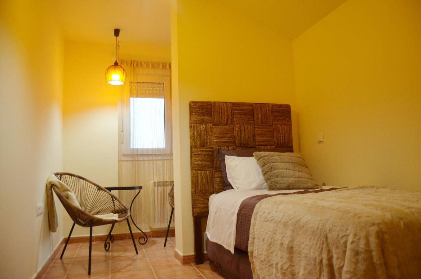 Appartement entier, Appartement 'Ojaranzo' avec vue sur la montagne, Wi-Fi et climatisation in Candeleda, Valle del Tiétar