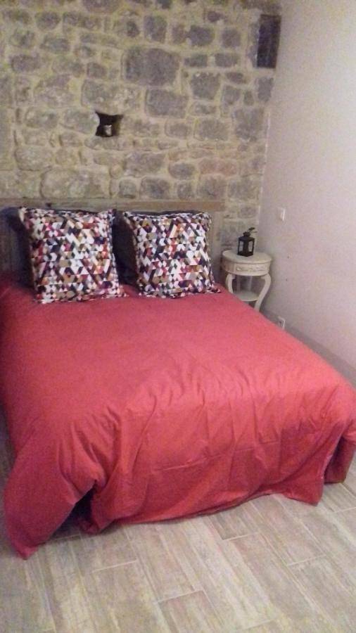 Le vitrail Chambre Équipée sans service repas 1073 rue des carrières 50700 Yvetot bocage in Yvetot-Bocage, Côte de la Déroute