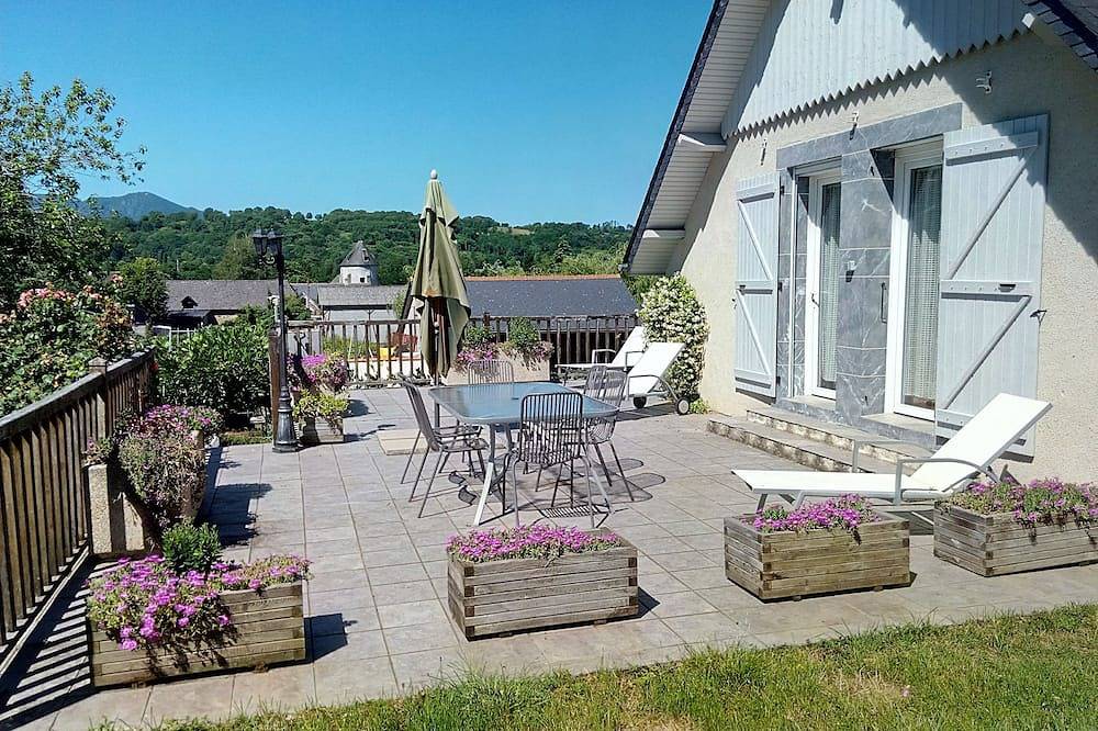 Bed and breakfast at the farm, Lourdes, Pyrenees, Anousta in Loubajac, Hautes-Pyrénées