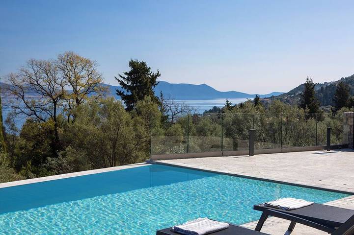 Villa for 5 people, with terrace in Alexandros