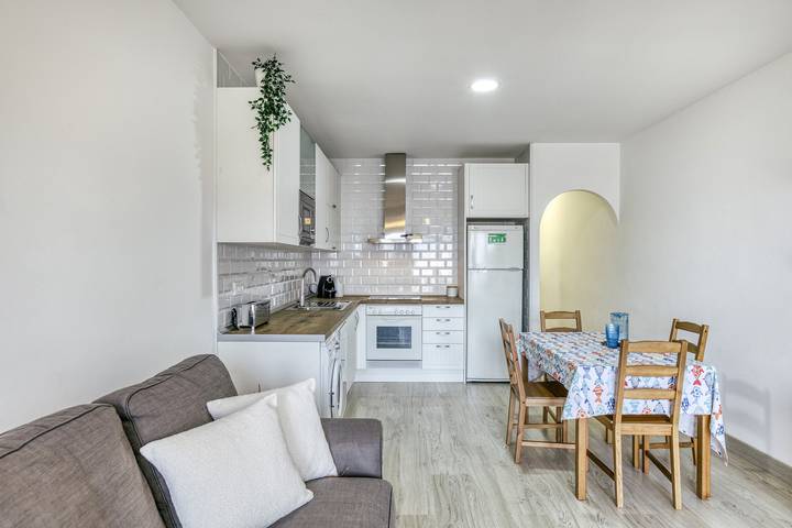 Apartamento entero, Apartamento 'Lago Sant Mauricio' con piscina compartida, Wi-Fi y aire acondicionado in Ampuriabrava, Alt Empordà
