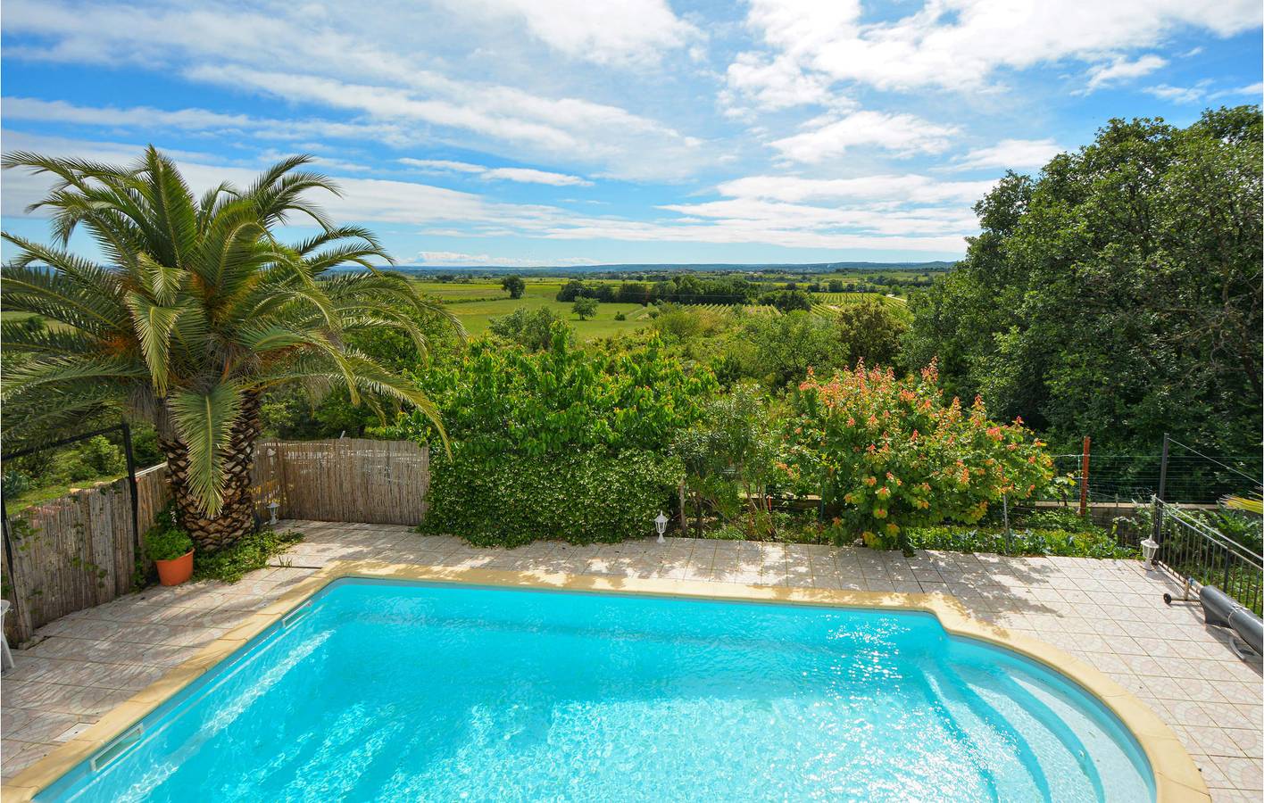 Haven au bord de la piscine avec parking et Internet in Montignargues, Région de Nîmes