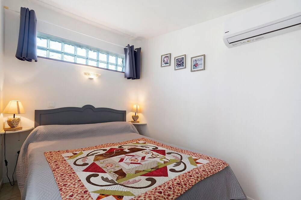 Chambre d’hôtes « Chambre du Jardin » avec terrasse privée, jardin et Wi-Fi in Saint-Aulaye, Périgord Vert