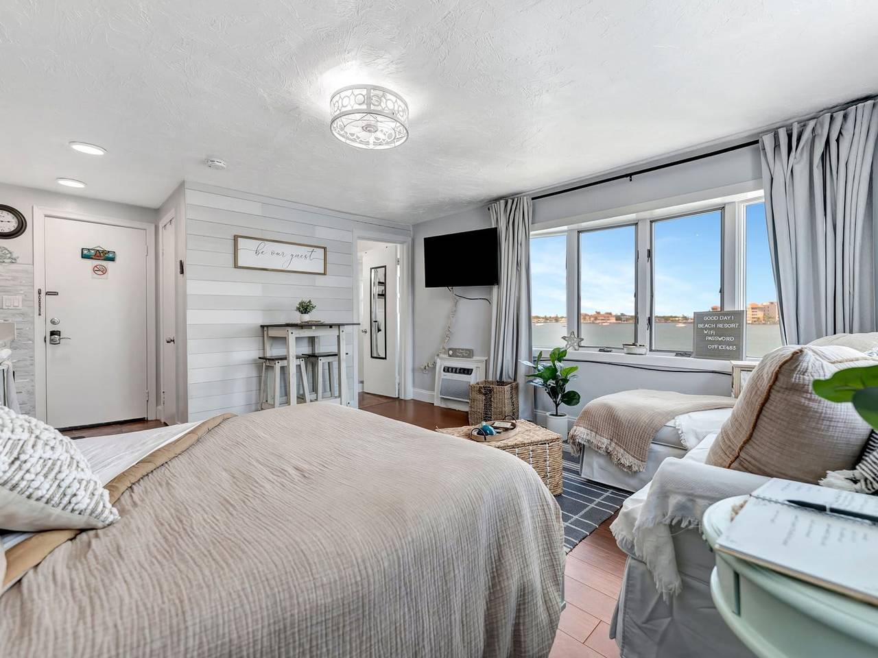 Apartamento entero, The Boho Waterview w Balcony  Bbq   Heated Pool in Clearwater Beach, Clearwater