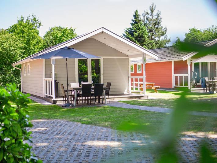 Chalet für 4 Personen, mit Pool und Terrasse - 1