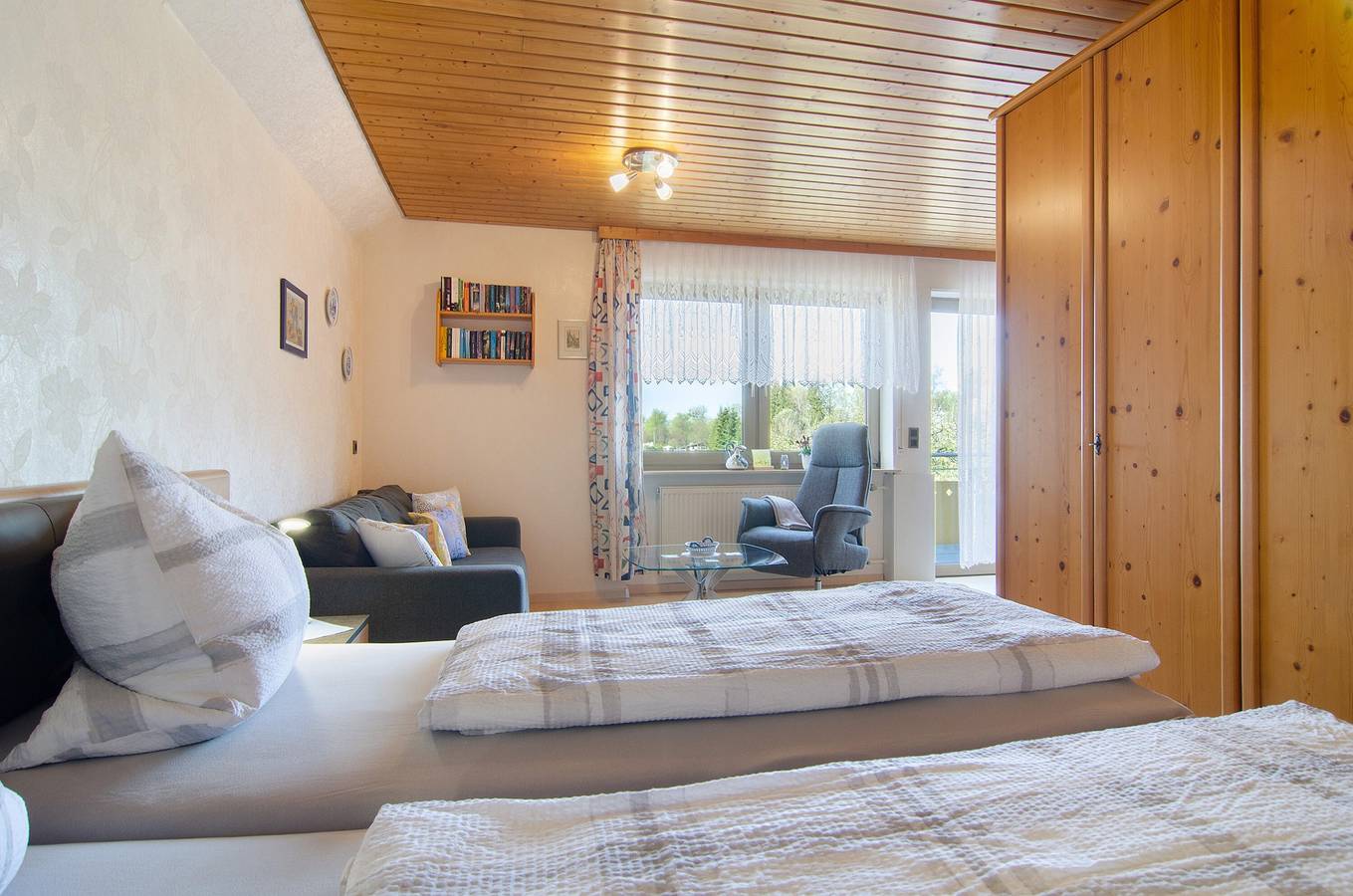 Ganze Wohnung, Ferienwohnung 'Enderle' mit Balkon und Wi-Fi in Uhldingen-Mühlhofen, Region Bodensee-Oberschwaben