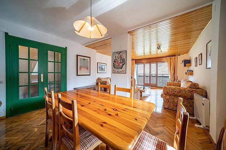 Apartamento de vacaciones para 8 personas, con vistas además de jardín y terraza - 1