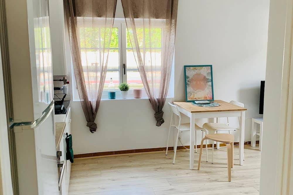 Entire apartment, Beautiful 2-room apartment in Guéthary access Beach Village Shops on foot! in Guéthary, Bayonne region