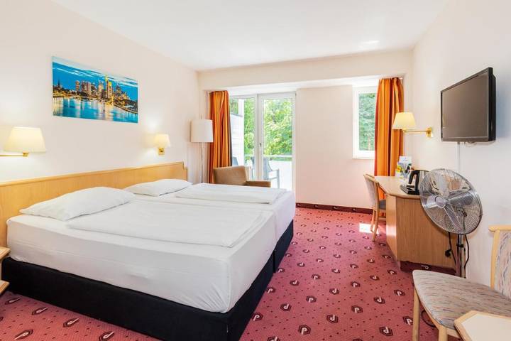 Hotel für 3 Personen, mit Balkon und Terrasse sowie Ausblick in Hattersheim am Main - 3