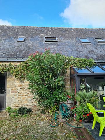 Gîte pour 2 personnes, avec jardin à Theix