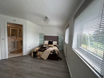 Holiday Rental for 22 People in Slough, Colne Valley Park, Photo 2