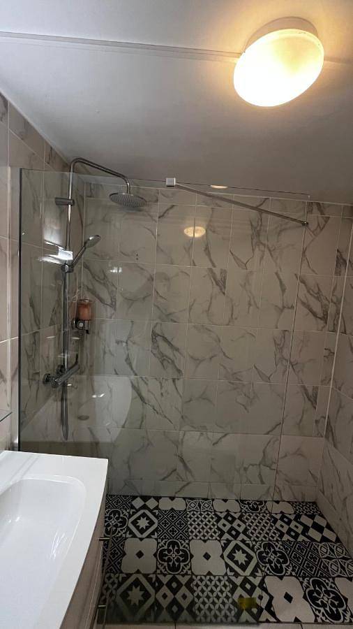 Hôtel pour 2 personnes, avec vue et jardin, animaux acceptés à Enghien-les-Bains - 3