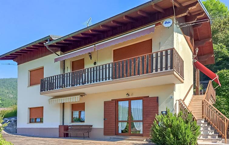 Ferienwohnung für 4 Personen, mit Garten und Ausblick in Lamon