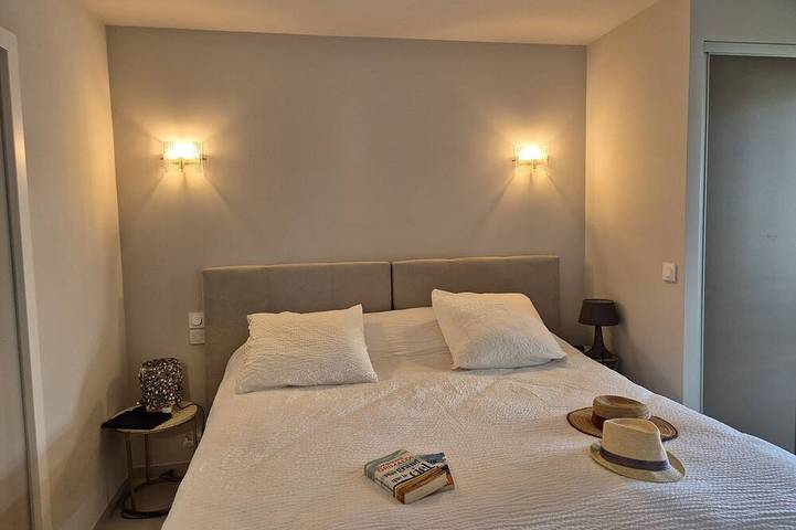 Gîte pour 4 personnes, avec terrasse et jardin dans Golf De Beauvallon - 4