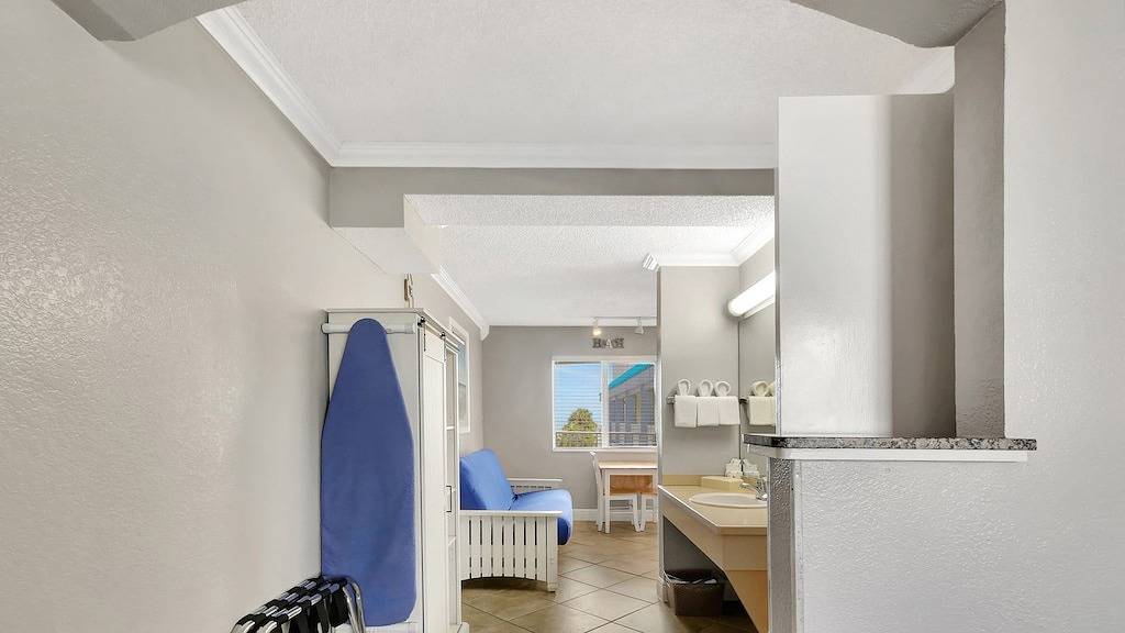 Ganze Wohnung, Pelican Pointe 422:Walk to Beach~Pool~Free Parking in Clearwater Beach, Clearwater