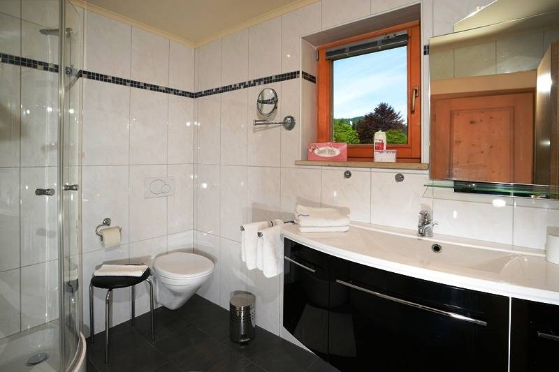 Entire holiday apartment, Haus Florian - Two-room holiday flat Enzian in Reit im Winkl, Bavarian Alps