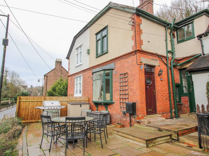 Cottage for 5 people, with garden, with pets in Ironbridge