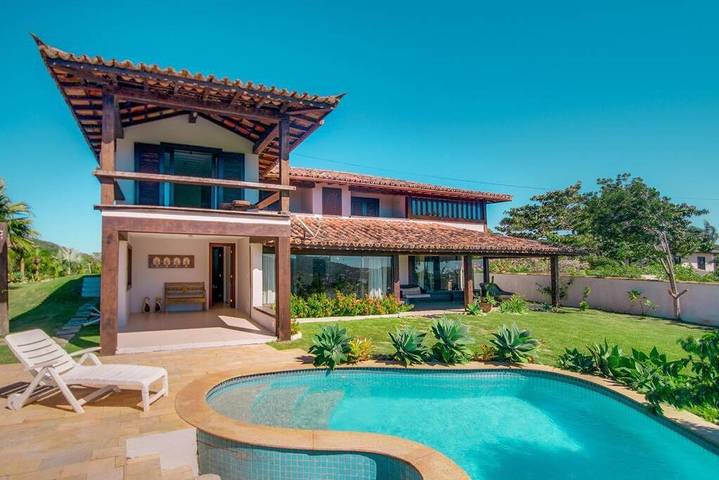 Casas e apartamentos de temporada para 14 pessoas, com vista e piscina e ainda jardim, com animais de estimação em Praia da Ferradura