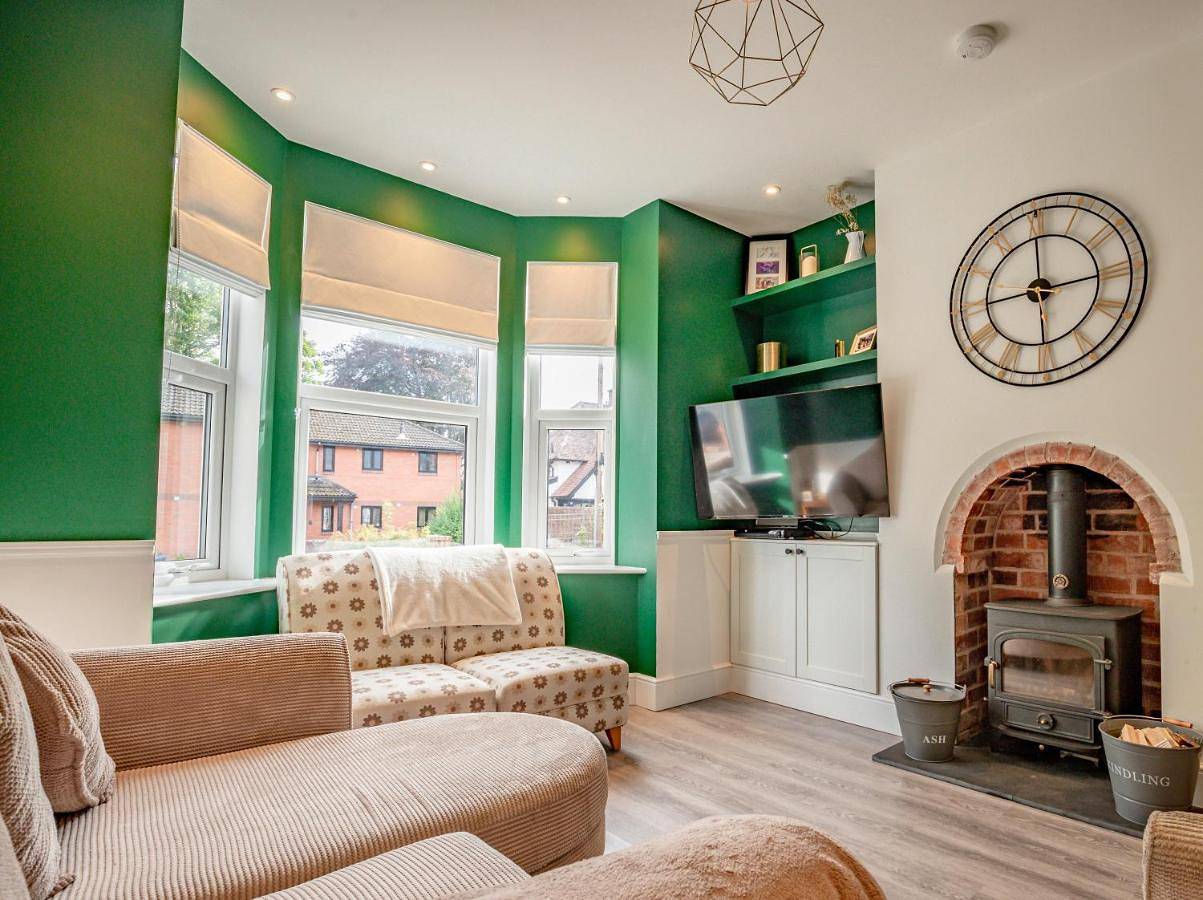 Four-Bedroom House in Hereford, Herefordshire