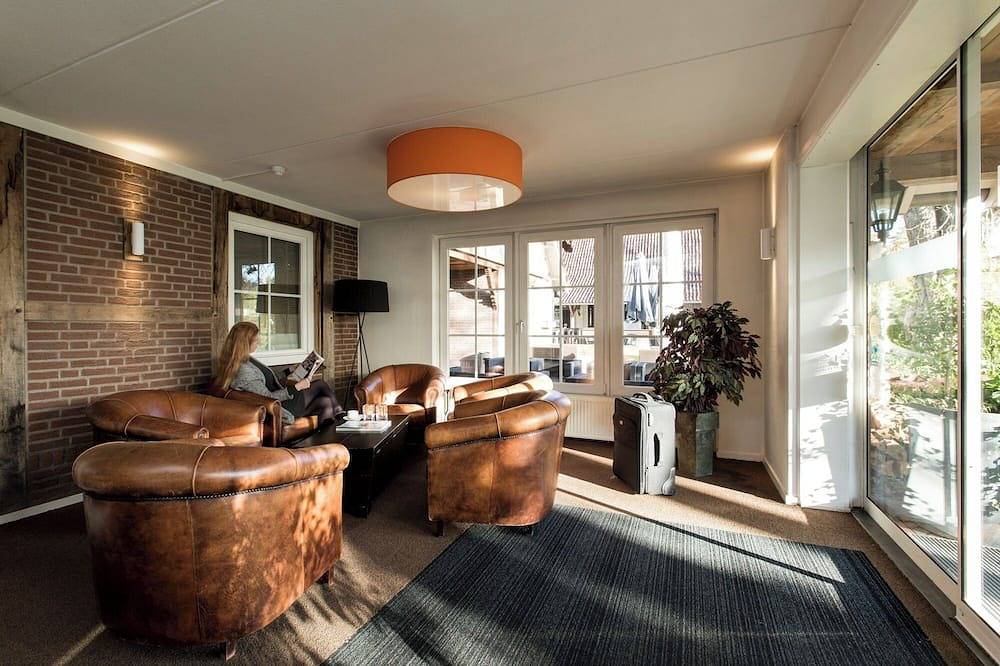 Comfortable Enschede Retreat — Near Het Hulsbeek And Scenic Bike Routes in Enschede, Twente