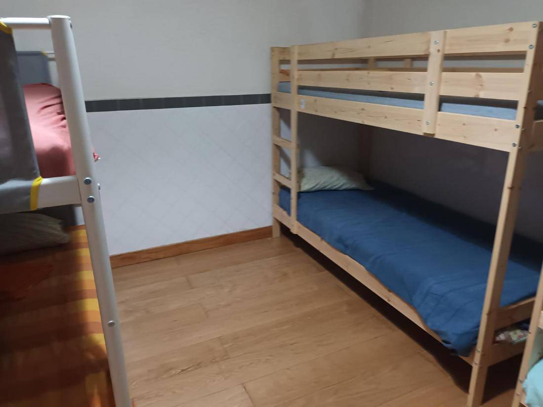 Bett 14 in einem gemischten Schlafsaal mit 6 Betten in Costa de Lisboa