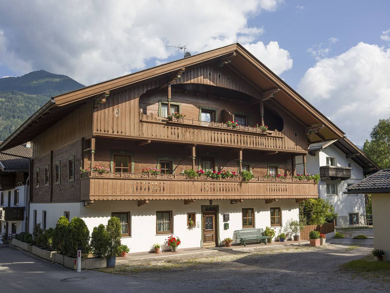 Ganze Wohnung, Wohnung in Fügen nahe Hochzillertal Skigebiet in Tuxer Alpen, Fügen