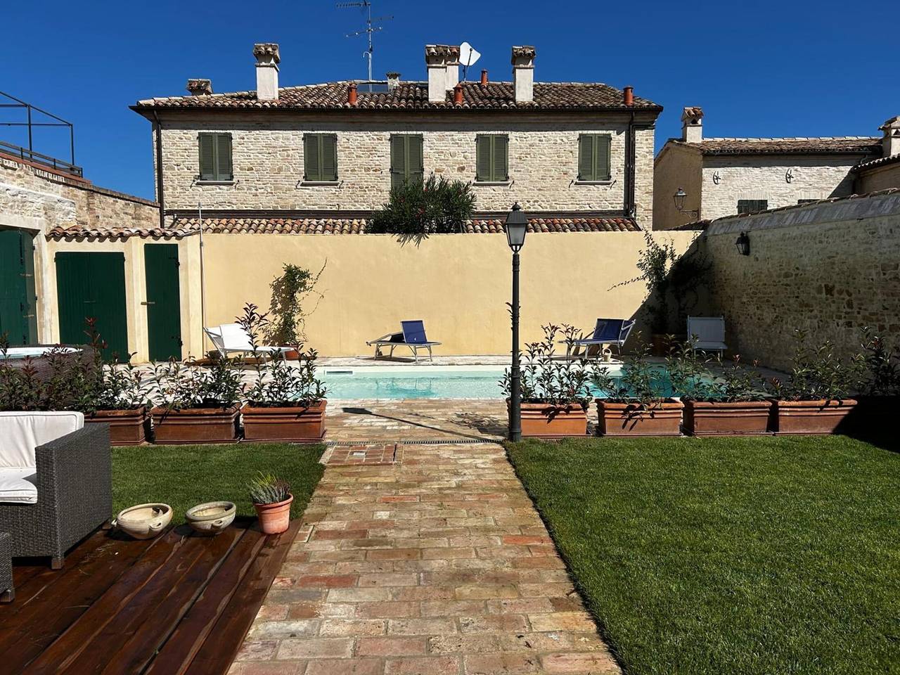 Ganze Wohnung, Wohnung in einem Dorf mit Swimmingpool in Pesaro, Valle del Metauro