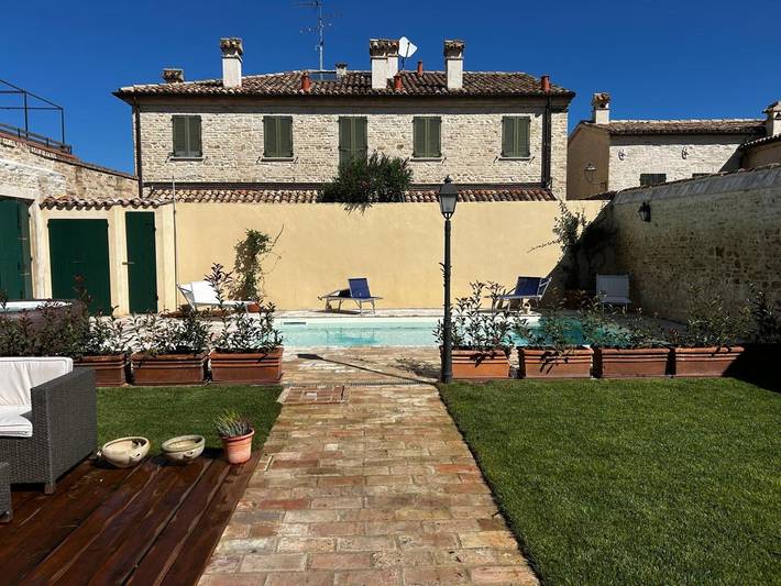Ferienwohnung für 4 Personen, mit Garten und Pool in Pesaro
