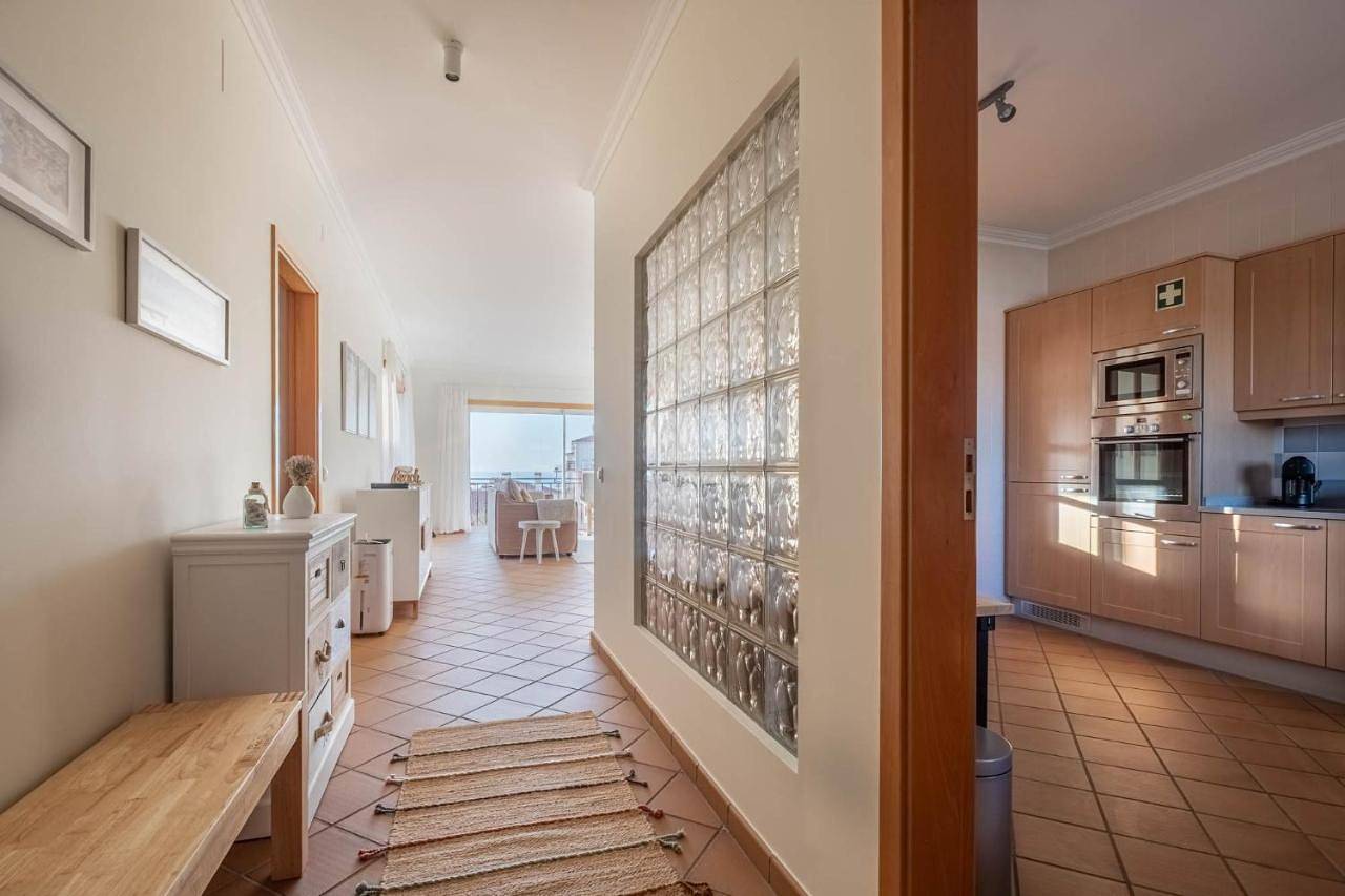 Apartamento inteiro, Two-Bedroom Apartment in Amoreira, Leiria distrito