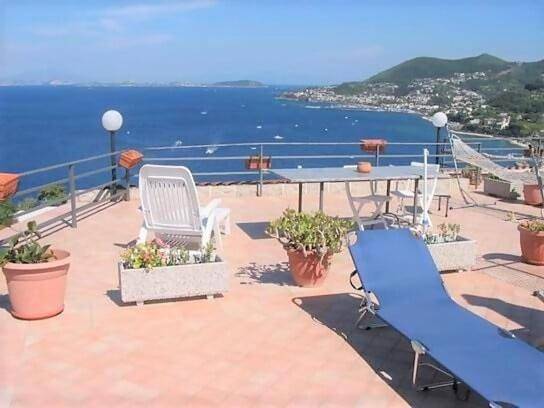 Apartamento de vacaciones para 5 personas, con terraza además de jardín y vistas - 1