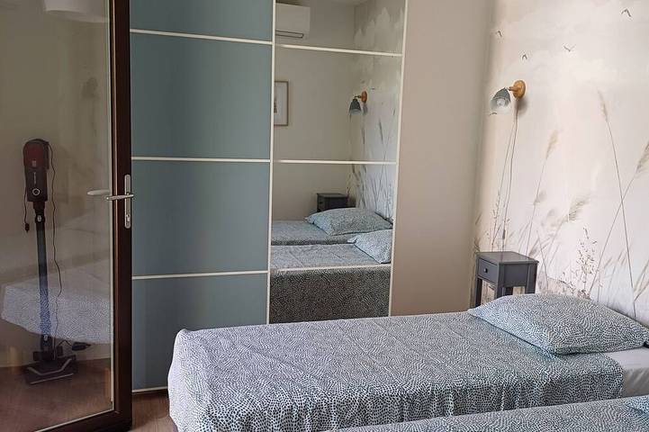 Apartamento entero, \"An Endless Summer\"! Apartment with a courtyard, a 5-minute walk from the ocean. in Saintes-Maries-de-la-Mer, Costa mediterránea (Francia)