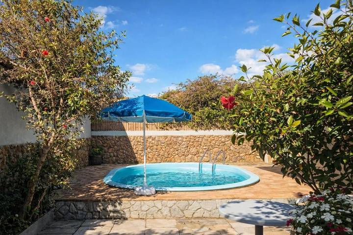 Casas e apartamentos de temporada para 9 pessoas, com jardim e piscina em Canoas