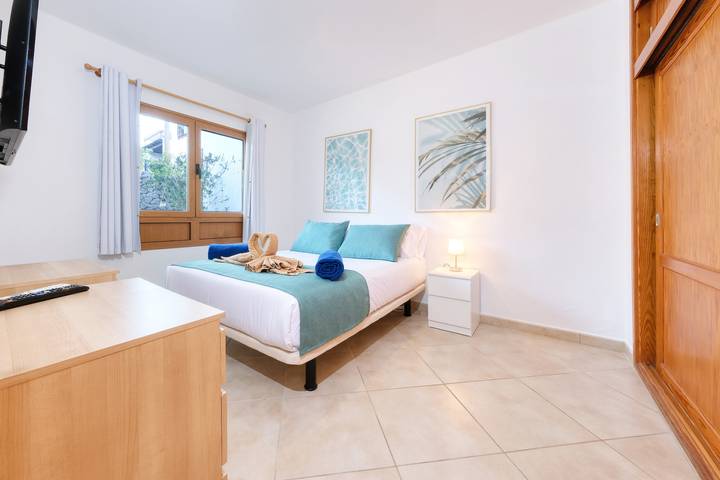 Holiday home for 4 people, with terrace and pool in Puerto del Carmen Old Town