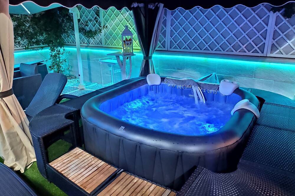 Ganze Wohnung, Charming Apartment with Jacuzzi Pool in Bosa, Planargia