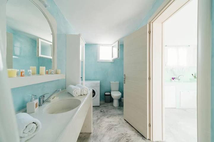 Almond Deluxe Suite with Pool in Santorini