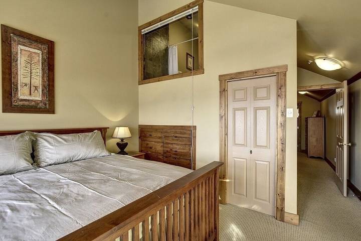 Chalet for 14 people, with hot tub and balcony, with pets in Big White